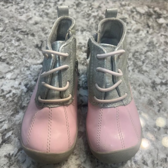 Size 6 toddler pink and silver boot - Picture 2 of 3